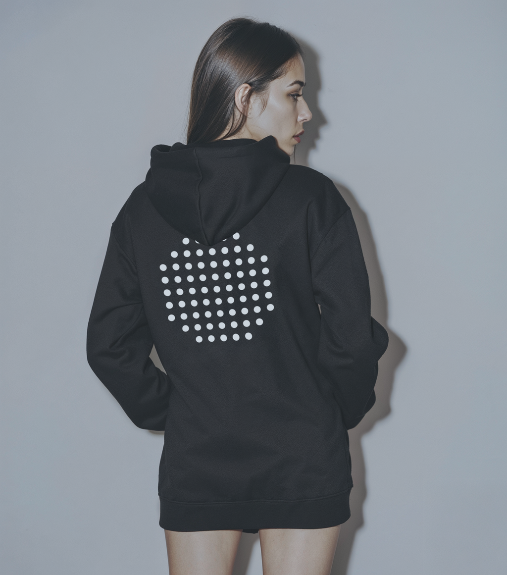 Sudadera oscura con capucha