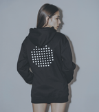 Sudadera oscura con capucha